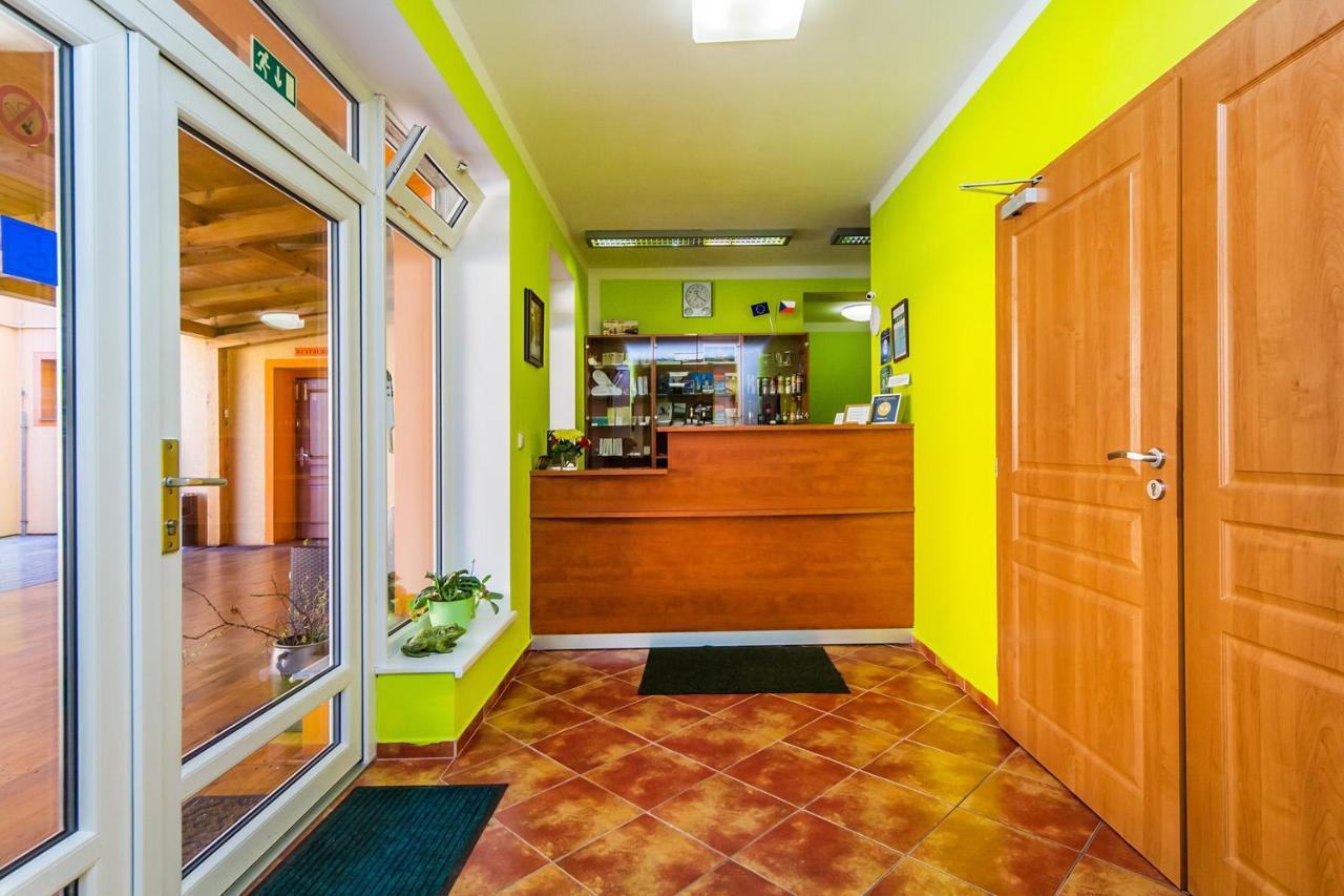 Hotel & Motorest V Udoli Zlateho Potoka Blsany المظهر الخارجي الصورة