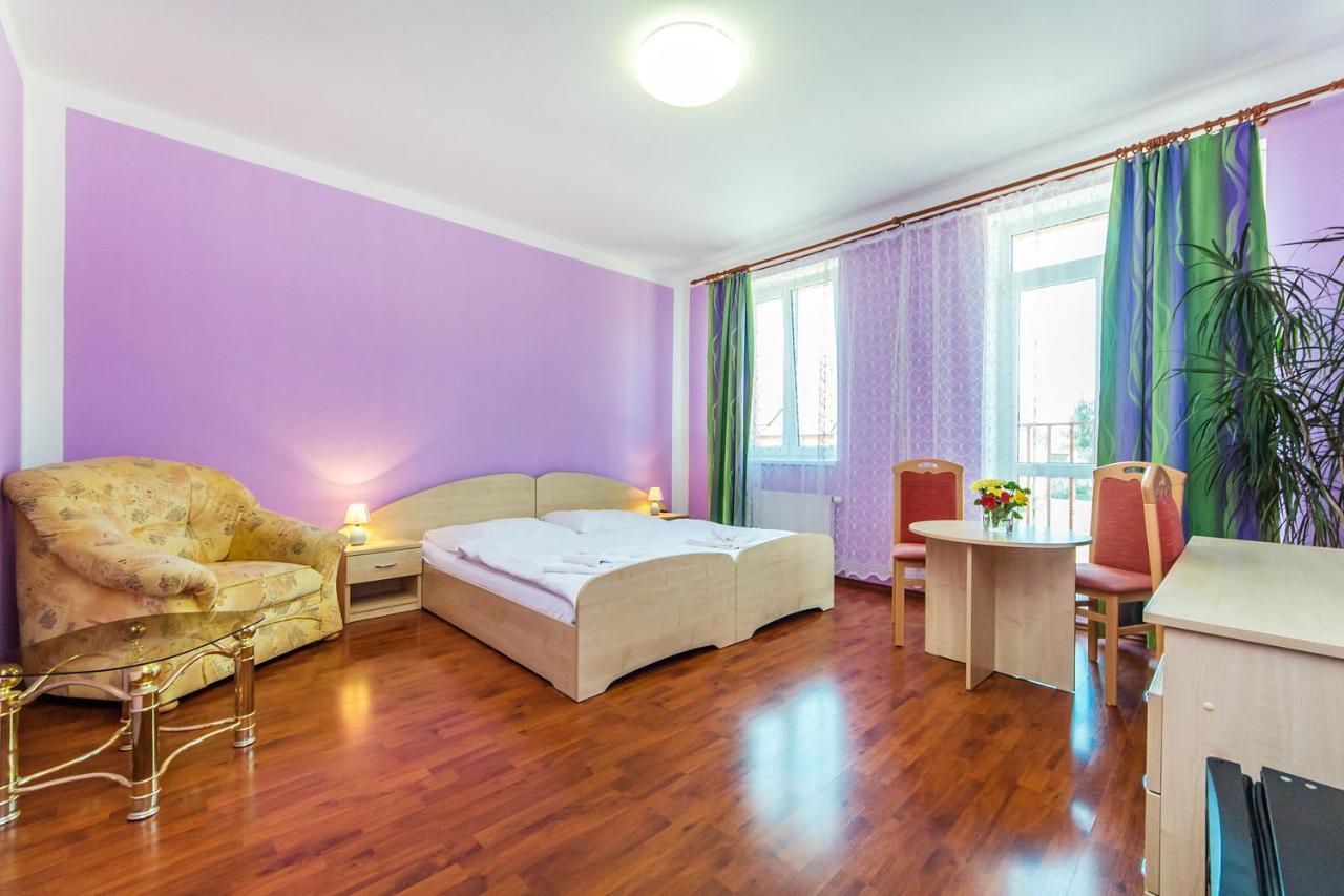 Hotel & Motorest V Udoli Zlateho Potoka Blsany المظهر الخارجي الصورة