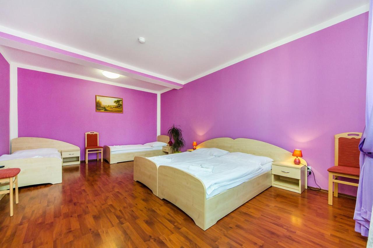 Hotel & Motorest V Udoli Zlateho Potoka Blsany المظهر الخارجي الصورة