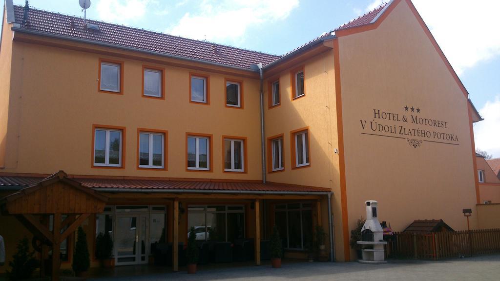 Hotel & Motorest V Udoli Zlateho Potoka Blsany المظهر الخارجي الصورة